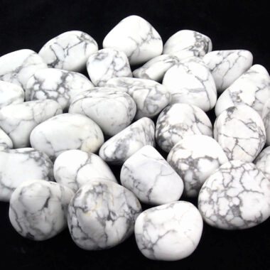 Magnesit | Howlith Trommelsteine weiss Ø ca. 28 – 45 mm Edelsteine Heilsteine bei Wunderstein24