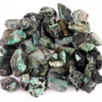 Smaragd in Matrix Rohsteine Ø ca. 30 – 50 mm Edelsteine Heilsteine bei Wunderstein24