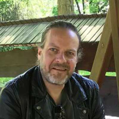 Ulf - Inhaber, Geschäftsführung, Wareneinkauf und Hilfe in allen Firmenbereichen bei Wunderstein24