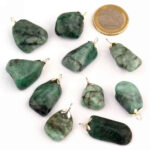 Jade | Serpentin dunkelgrün Anhänger mit 925 Sterling-Silber Öse und schwarzem Satinband Edelsteine Heilsteine bei Wunderstein24