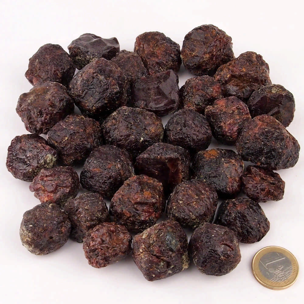 Granat Kristalle Rohsteine Natur Ø ca. 25 – 40 mm Edelsteine Heilsteine bei Wunderstein24 Granat Kristalle Rohsteine Natur Ø ca. 25 – 40 mm Edelsteine Heilsteine bei Wunderstein24