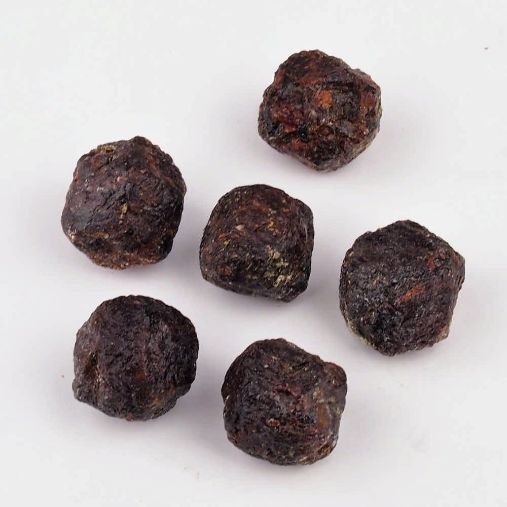 Granat Kristalle Rohsteine Natur Ø ca. 25 – 40 mm Edelsteine Heilsteine bei Wunderstein24 Granat Kristalle Rohsteine Natur Ø ca. 25 – 40 mm Edelsteine Heilsteine bei Wunderstein24