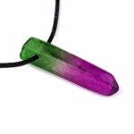 Aqua Angel Aura Anhänger Bergkristall Spitze lila | grün gebohrt Edelsteine Heilsteine bei Wunderstein24 Aqua Angel Aura Anhänger Bergkristall Spitze lila | grün gebohrt Edelsteine Heilsteine bei Wunderstein24