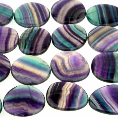 Fluorit | Regenbogenfluorit Handschmeichler | Massagestein Ø 35 – 50 mm Edelsteine Heilsteine bei Wunderstein24