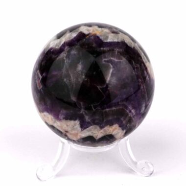 Amethyst Chevron Kugel aus Brasilien Ø 58 mm in sehr guter Farbe Edelsteine Heilsteine bei Wunderstein24