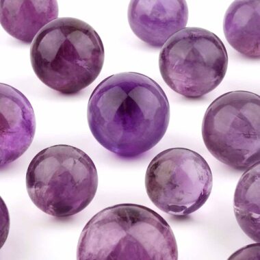 Maraba Amethyst Kugel transparent Ø 23 – 40 mm aus Brasilien in sehr schöner Farbe Edelsteine Heilsteine bei Wunderstein24