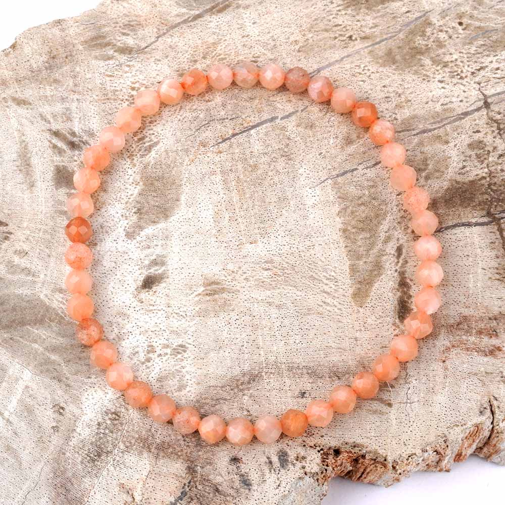 Mondstein facettiertes Ø 4,5 mm Edelstein Armband flexibel und dehnbar Edelsteine Heilsteine bei Wunderstein24 Mondstein facettiertes Ø 4,5 mm Edelstein Armband flexibel und dehnbar Edelsteine Heilsteine bei Wunderstein24